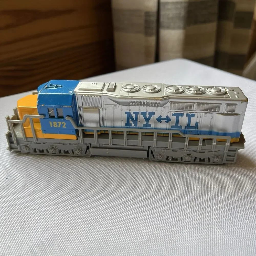 Freight Locomotive Pull Back Power Blue,Yellow & Silver #1872 NY &IL  Die Cast